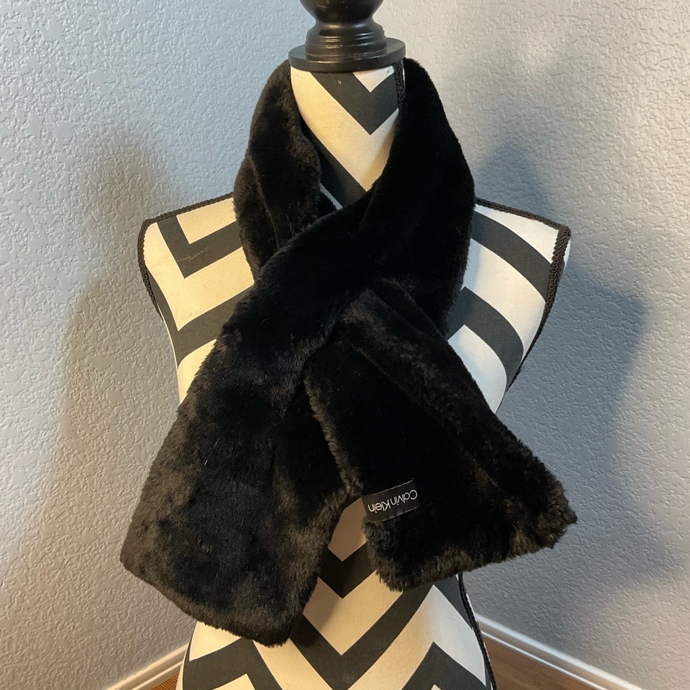 Calvin Klein Black Faux Fur Scarf Plush Soft Neck Wrap Women’s Winter Elegant
